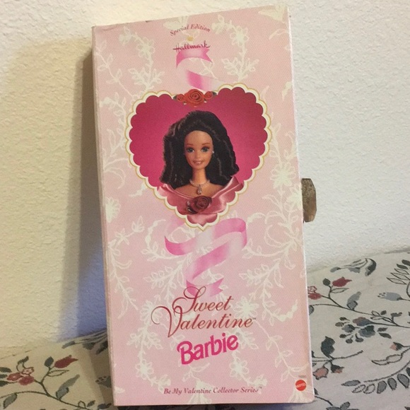 Special edition valentines barbie - Picture 3 of 3